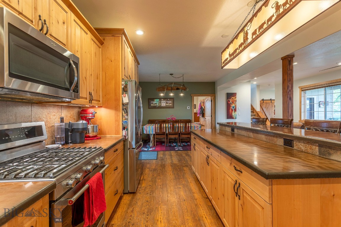 868 Middle Road Property Photo 19