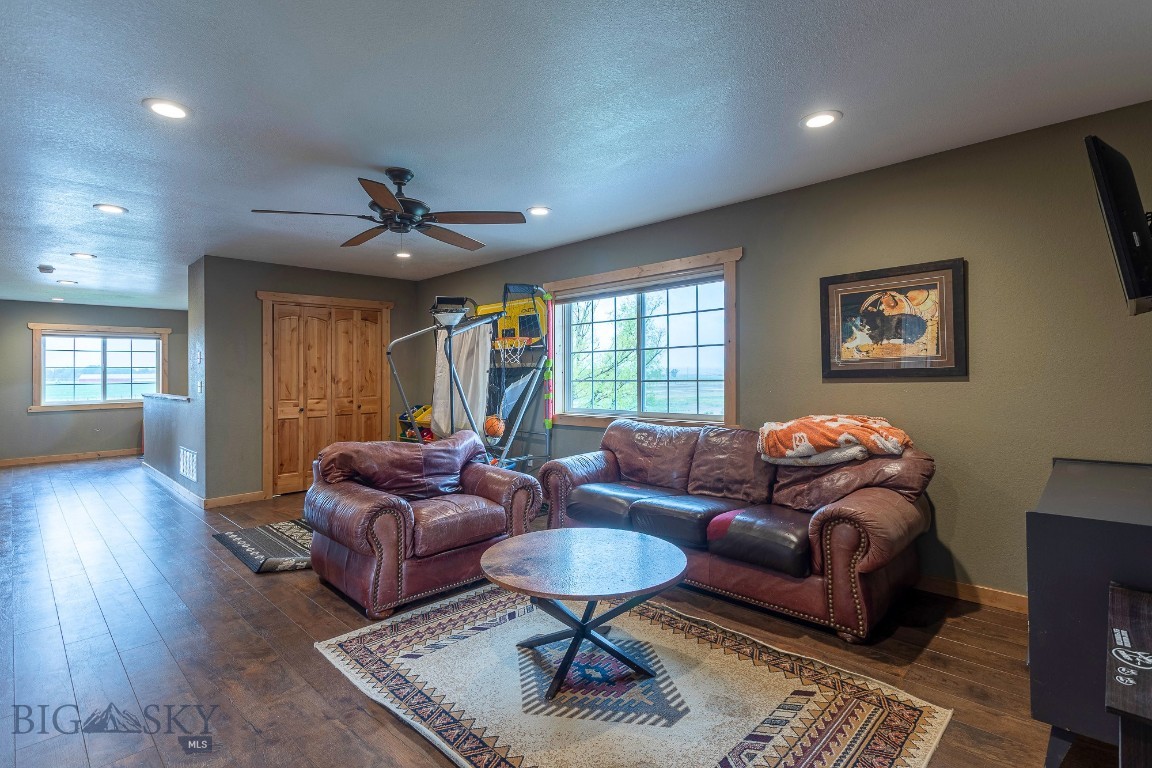 868 Middle Road Property Photo 30
