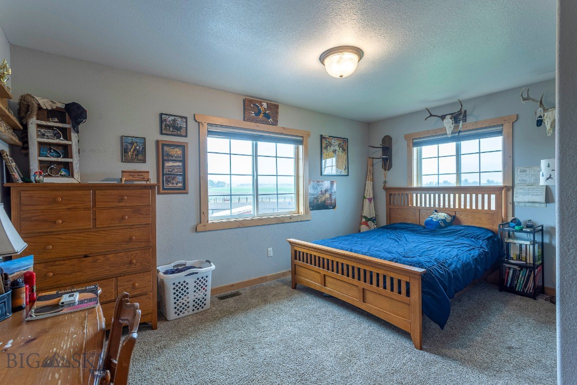868 Middle Road Property Photo 33