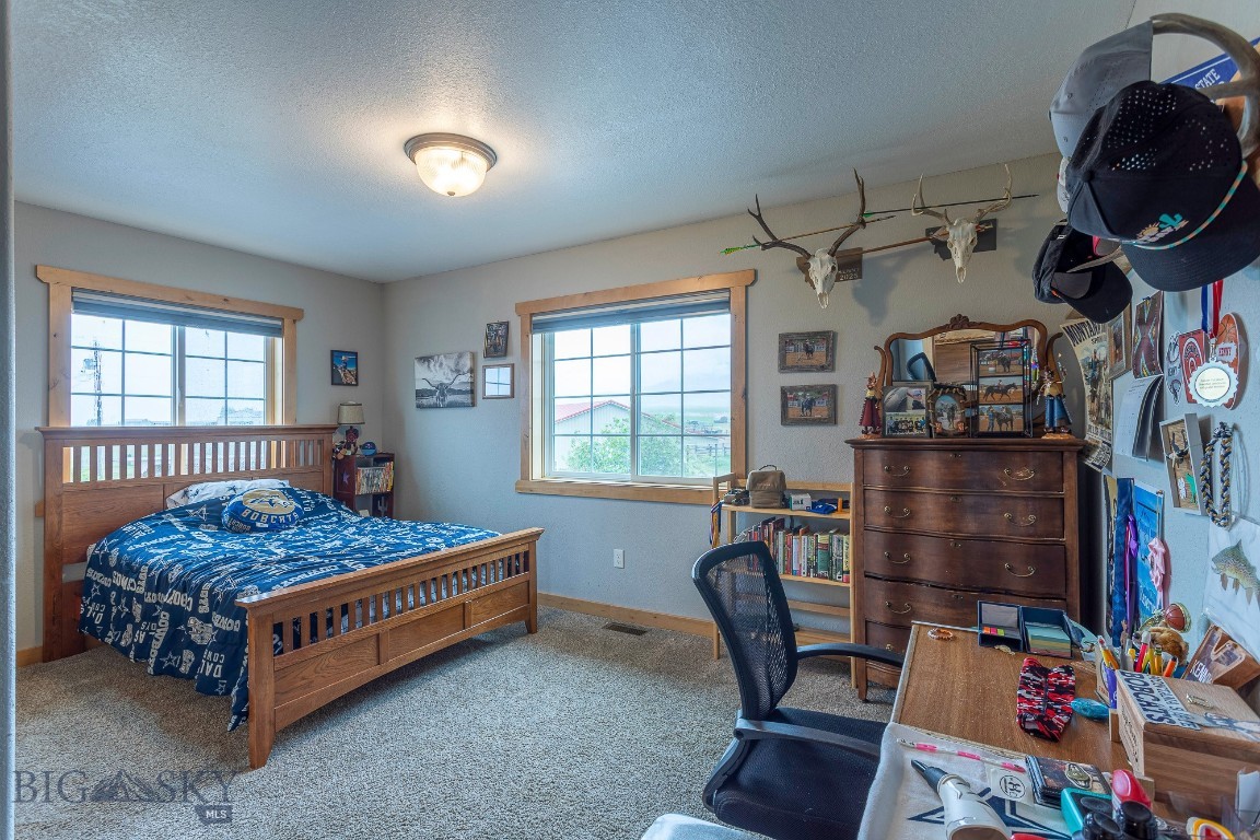 868 Middle Road Property Photo 35