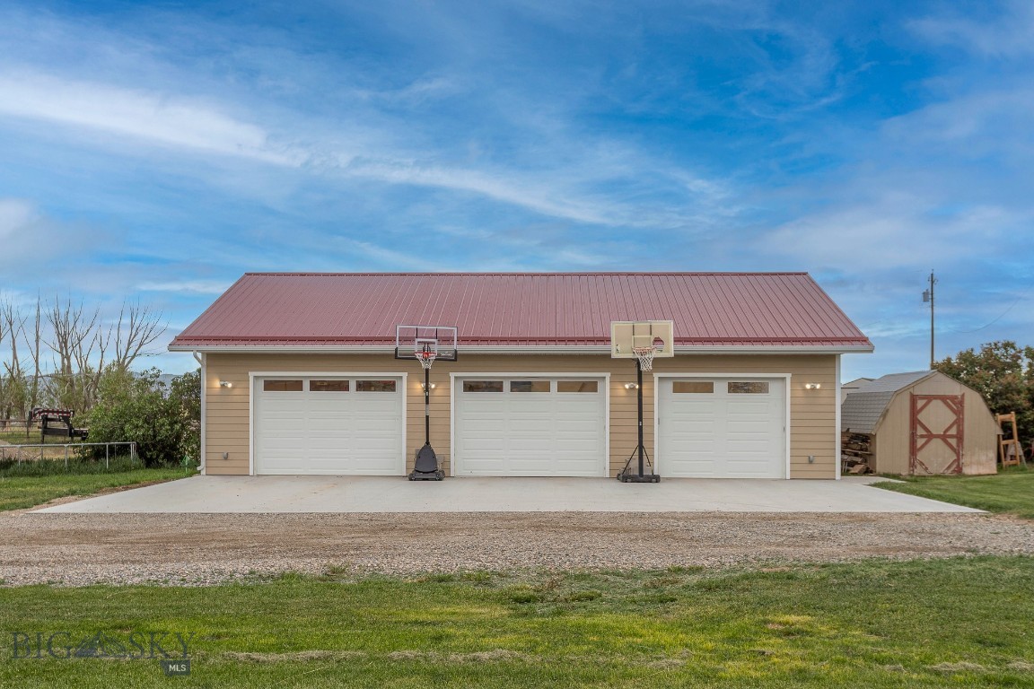 868 Middle Road Property Photo 36