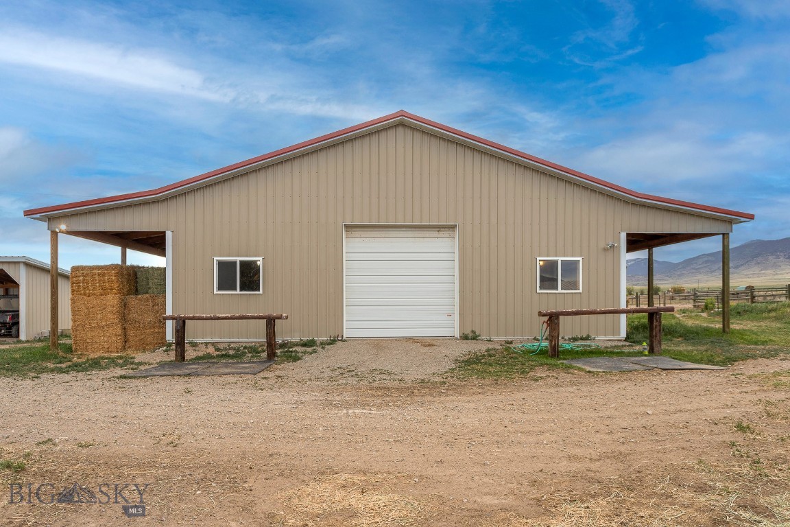 868 Middle Road Property Photo 39