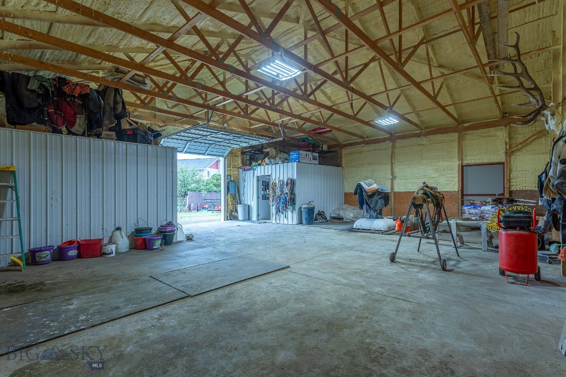 868 Middle Road Property Photo 42