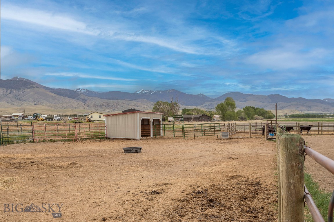 868 Middle Road Property Photo 46