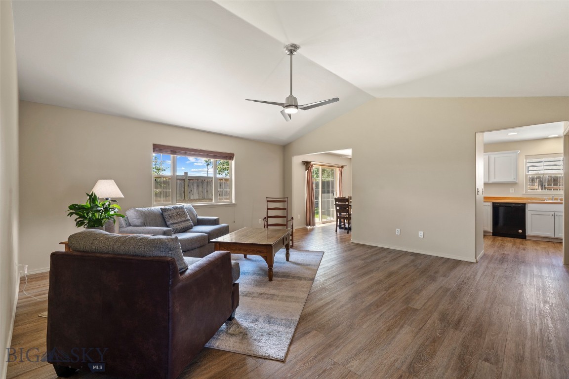 326 E River Rock Road Property Photo 4