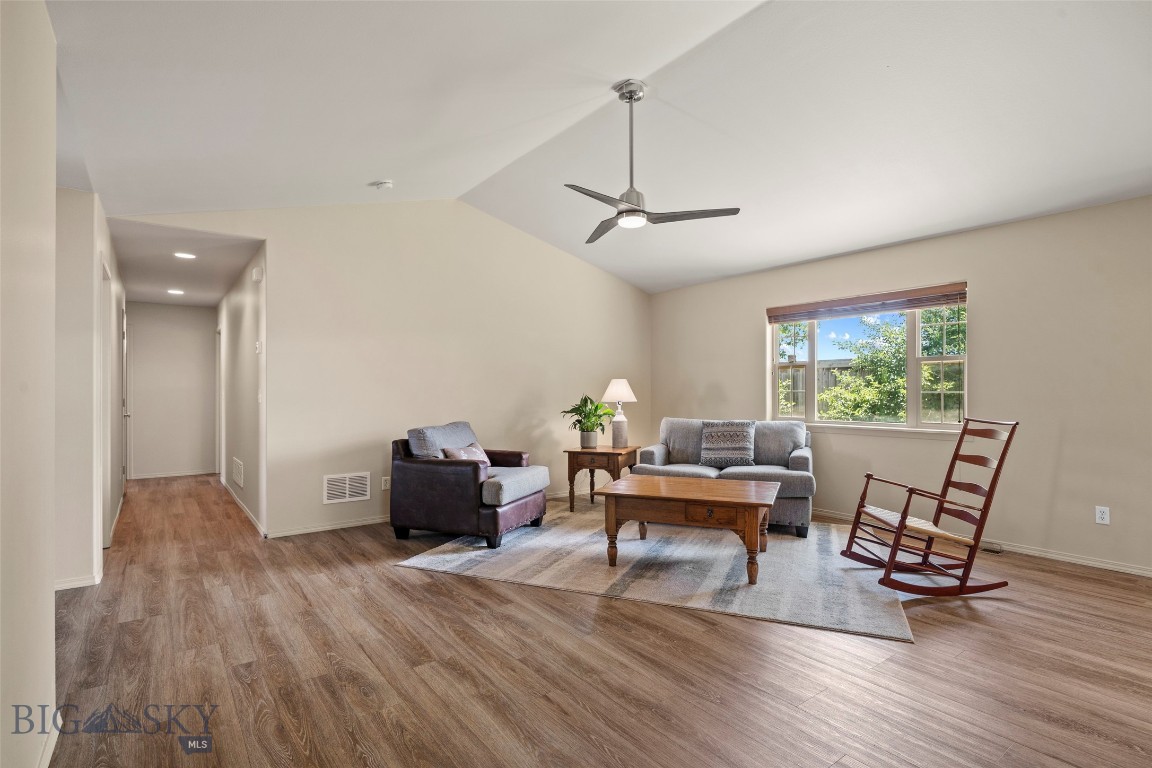 326 E River Rock Road Property Photo 5