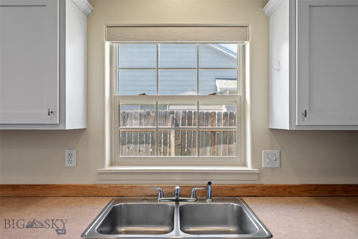 326 E River Rock Road Property Photo 13