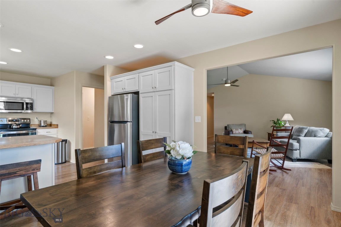 326 E River Rock Road Property Photo 18