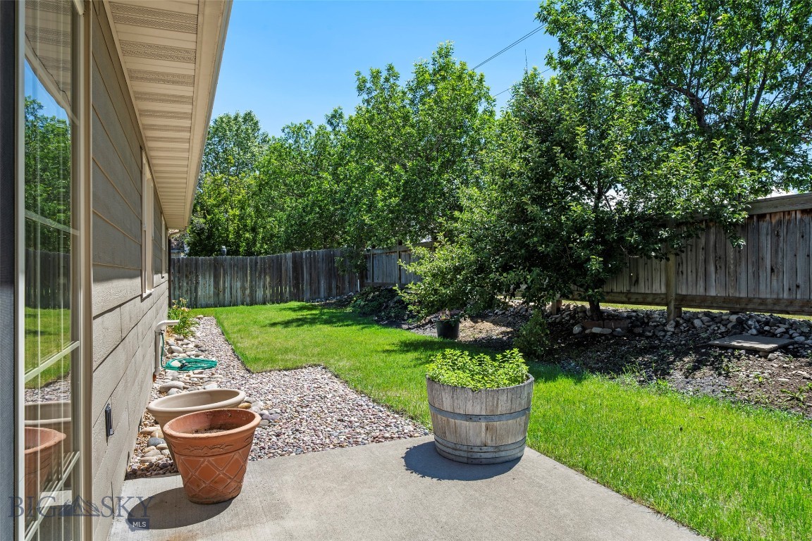 326 E River Rock Road Property Photo 33