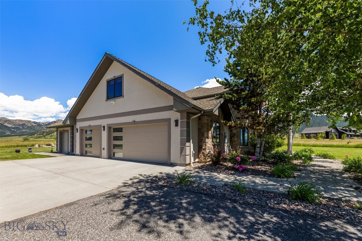 47 Saddle Spur Property Photo 13