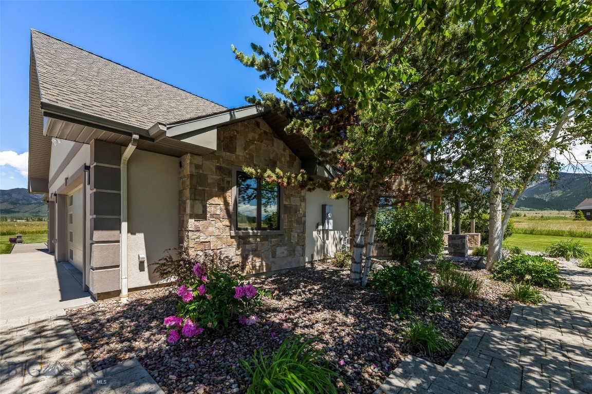 47 Saddle Spur Property Photo 14