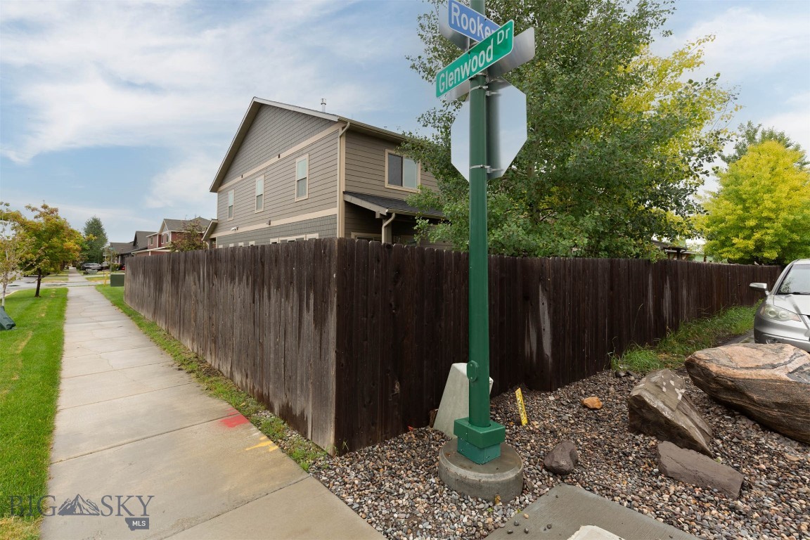 699 Rosa Way Property Photo 3