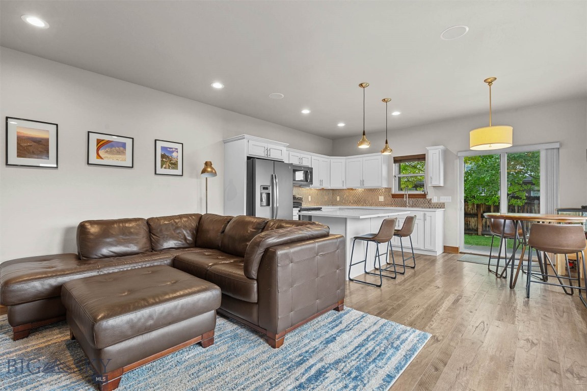 699 Rosa Way Property Photo 12
