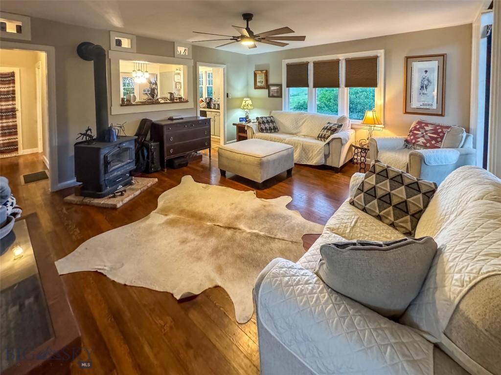 581 Willow Creek Road Property Photo 8