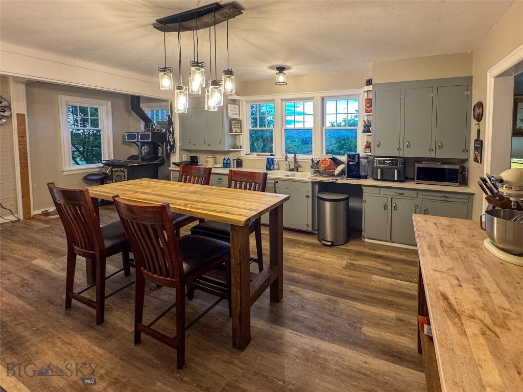 581 Willow Creek Road Property Photo 10