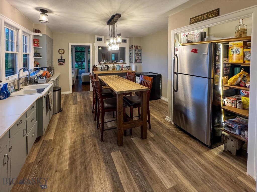 581 Willow Creek Road Property Photo 12