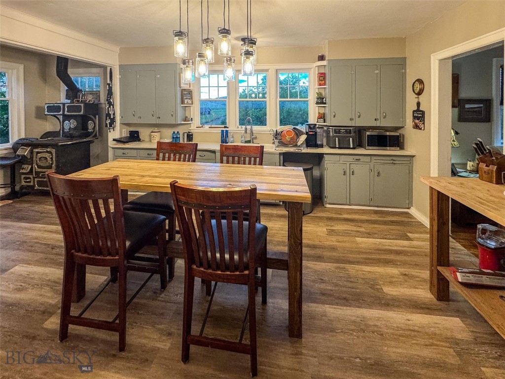 581 Willow Creek Road Property Photo 14