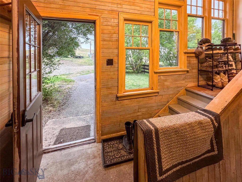 581 Willow Creek Road Property Photo 22