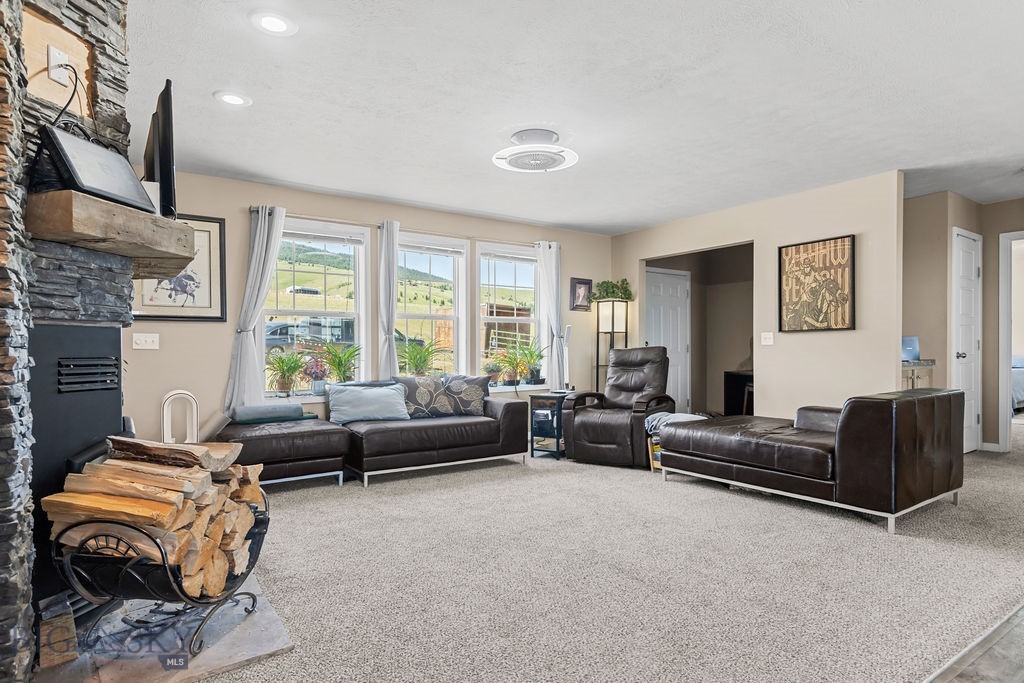 412829 Property Photo 6