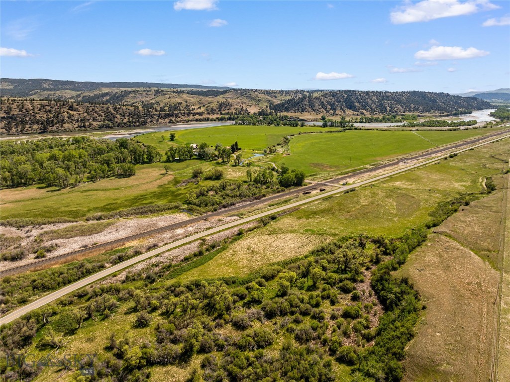 1433 Highway 10 E Property Photo 60
