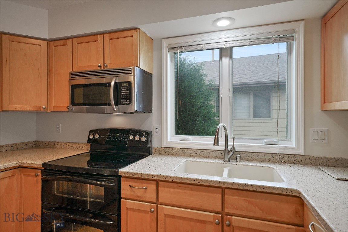 3940 Spruce Meadows Drive Property Photo 5