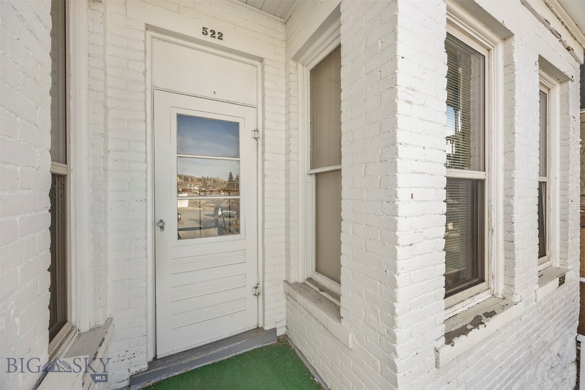 522 W Park Property Photo 2