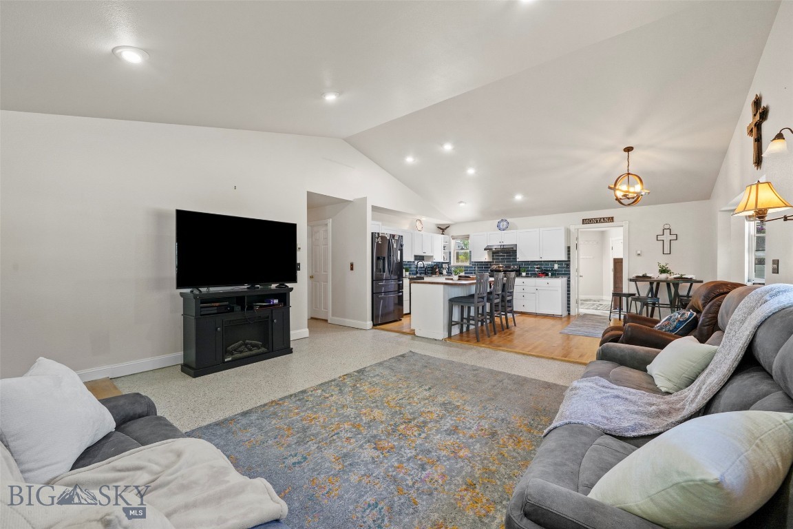 80455 Gallatin Road Property Photo 3