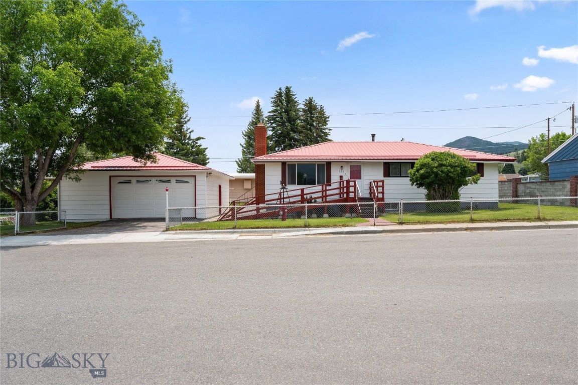 423 Linden Street Property Photo 2
