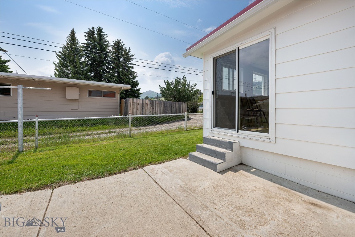 423 Linden Street Property Photo 37