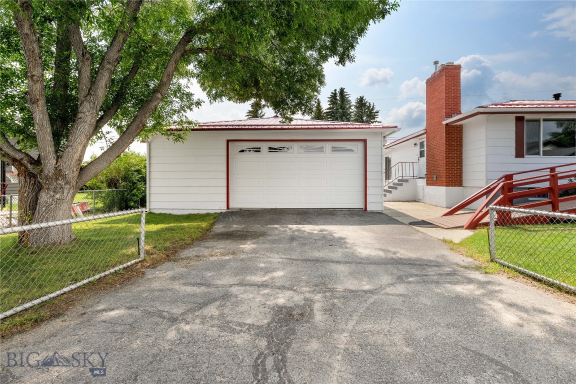 423 Linden Street Property Photo 45