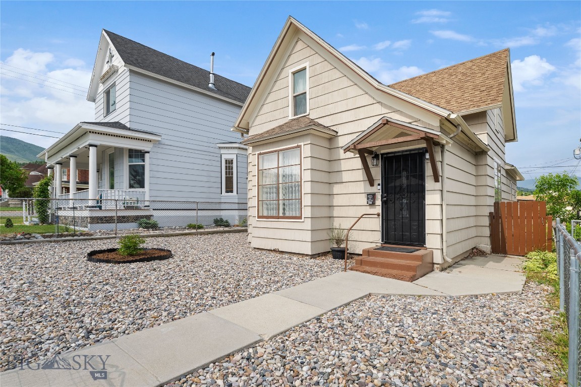 514 Locust Street Property Photo 1