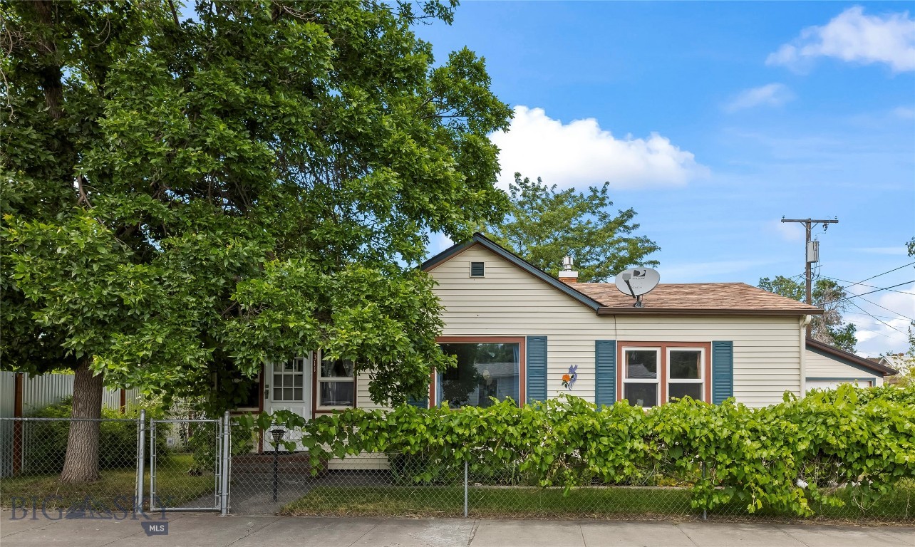 311 E Clark Street Property Photo 1