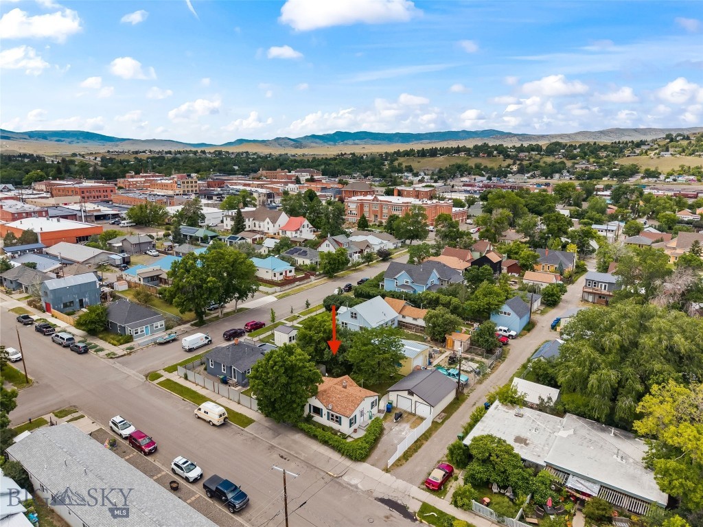 311 E Clark Street Property Photo 4