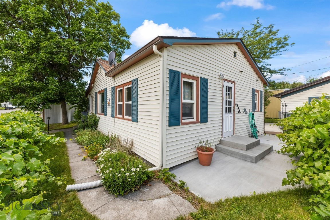 311 E Clark Street Property Photo 5