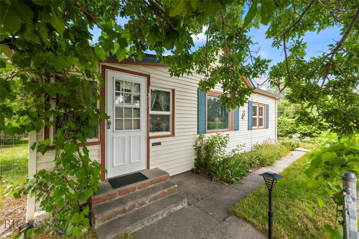 311 E Clark Street Property Photo 6
