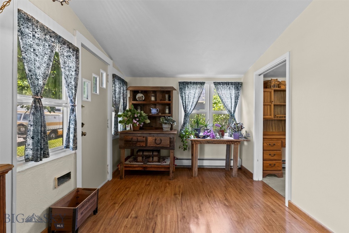 311 E Clark Street Property Photo 9