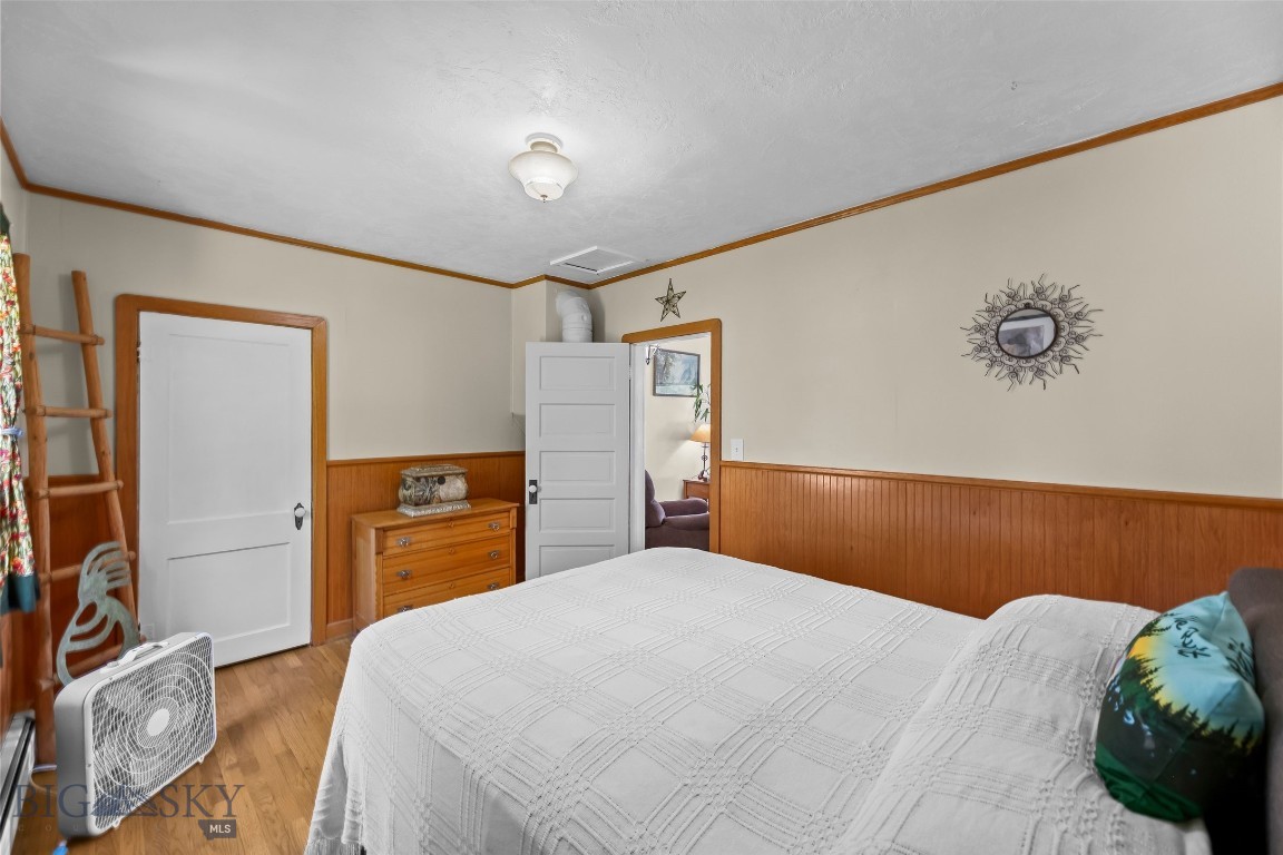311 E Clark Street Property Photo 17