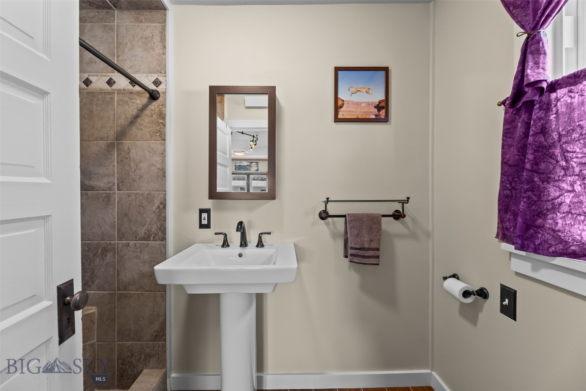 311 E Clark Street Property Photo 20