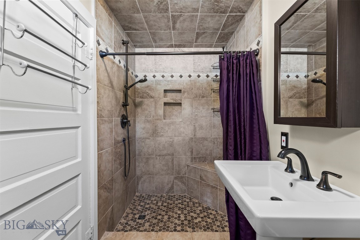 311 E Clark Street Property Photo 21
