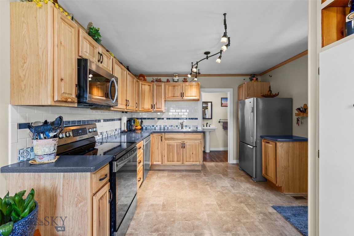 311 E Clark Street Property Photo 22