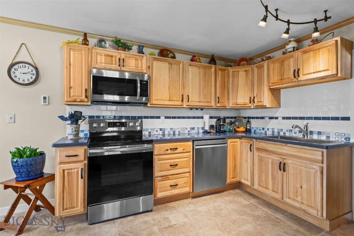 311 E Clark Street Property Photo 23