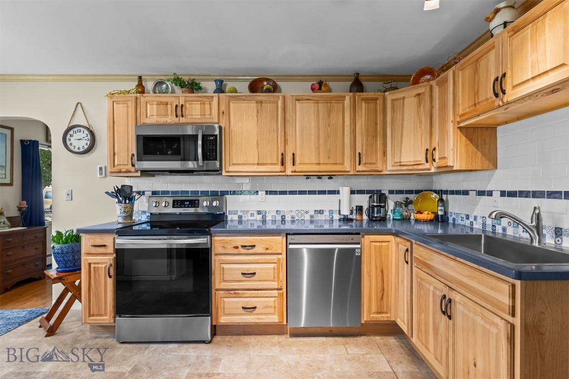 311 E Clark Street Property Photo 24