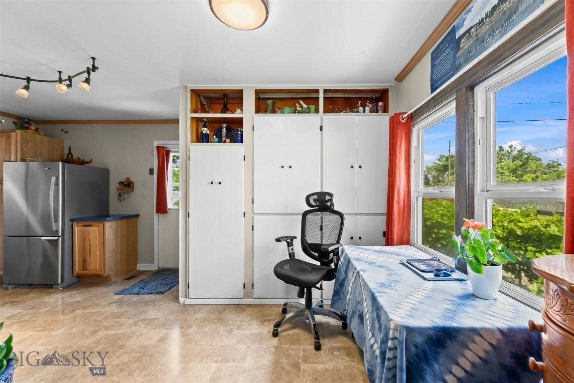 311 E Clark Street Property Photo 25