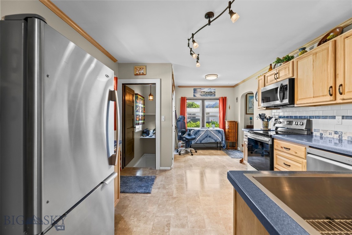 311 E Clark Street Property Photo 28