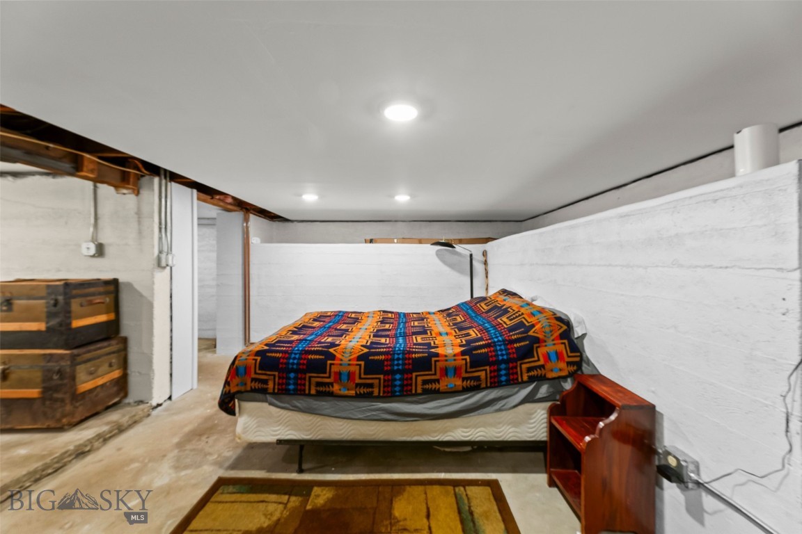 311 E Clark Street Property Photo 32
