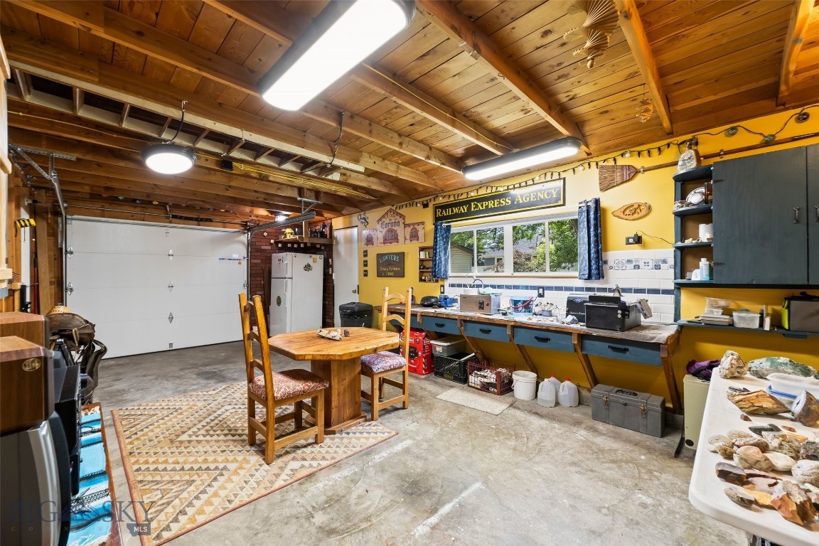 311 E Clark Street Property Photo 38