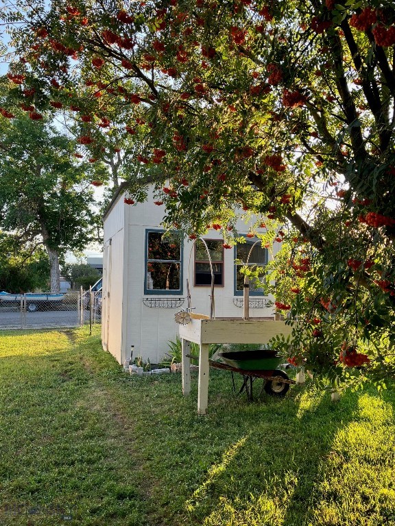 311 E Clark Street Property Photo 43