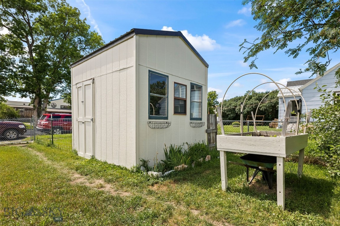 311 E Clark Street Property Photo 44