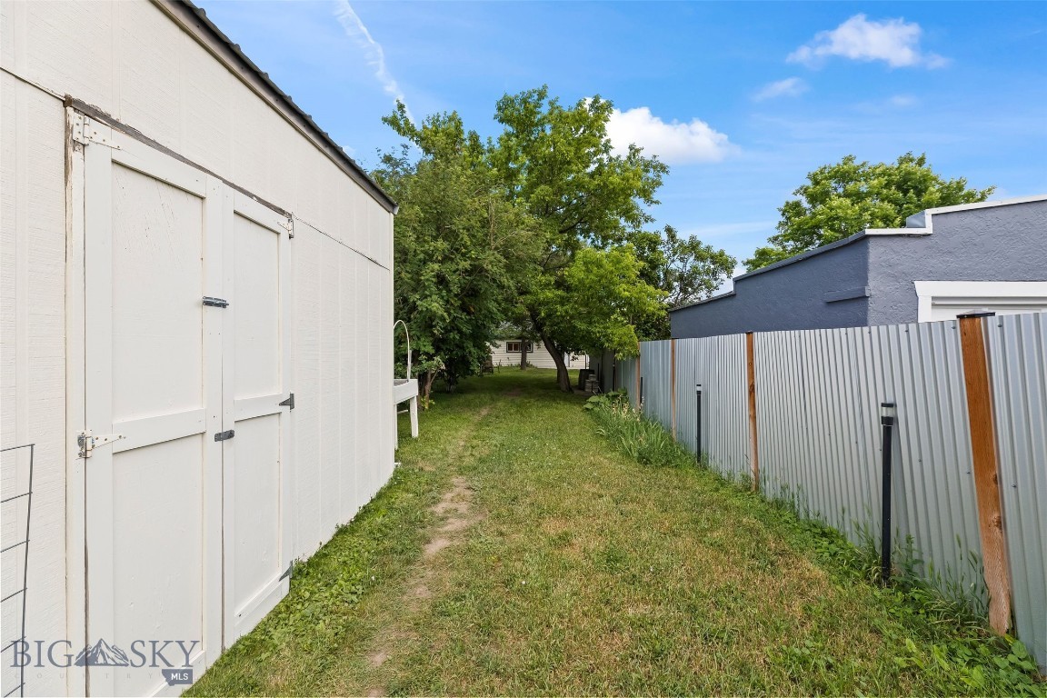 311 E Clark Street Property Photo 46