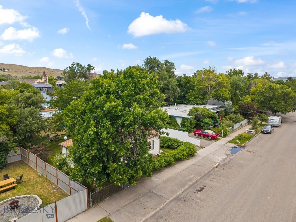 311 E Clark Street Property Photo 47